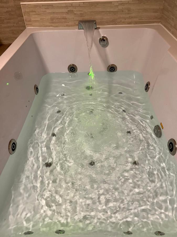Hotel Magnifique Loft 35m2 Jacuzzi RVB NIGHT 1 Amiens Esterno foto