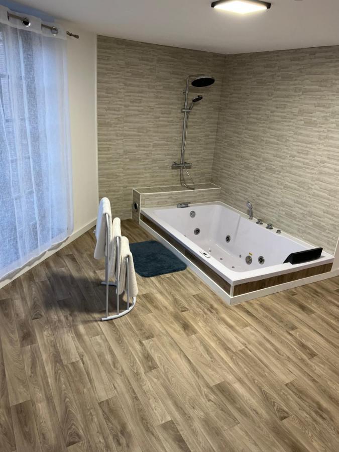 Hotel Magnifique Loft 35m2 Jacuzzi RVB NIGHT 1 Amiens Esterno foto